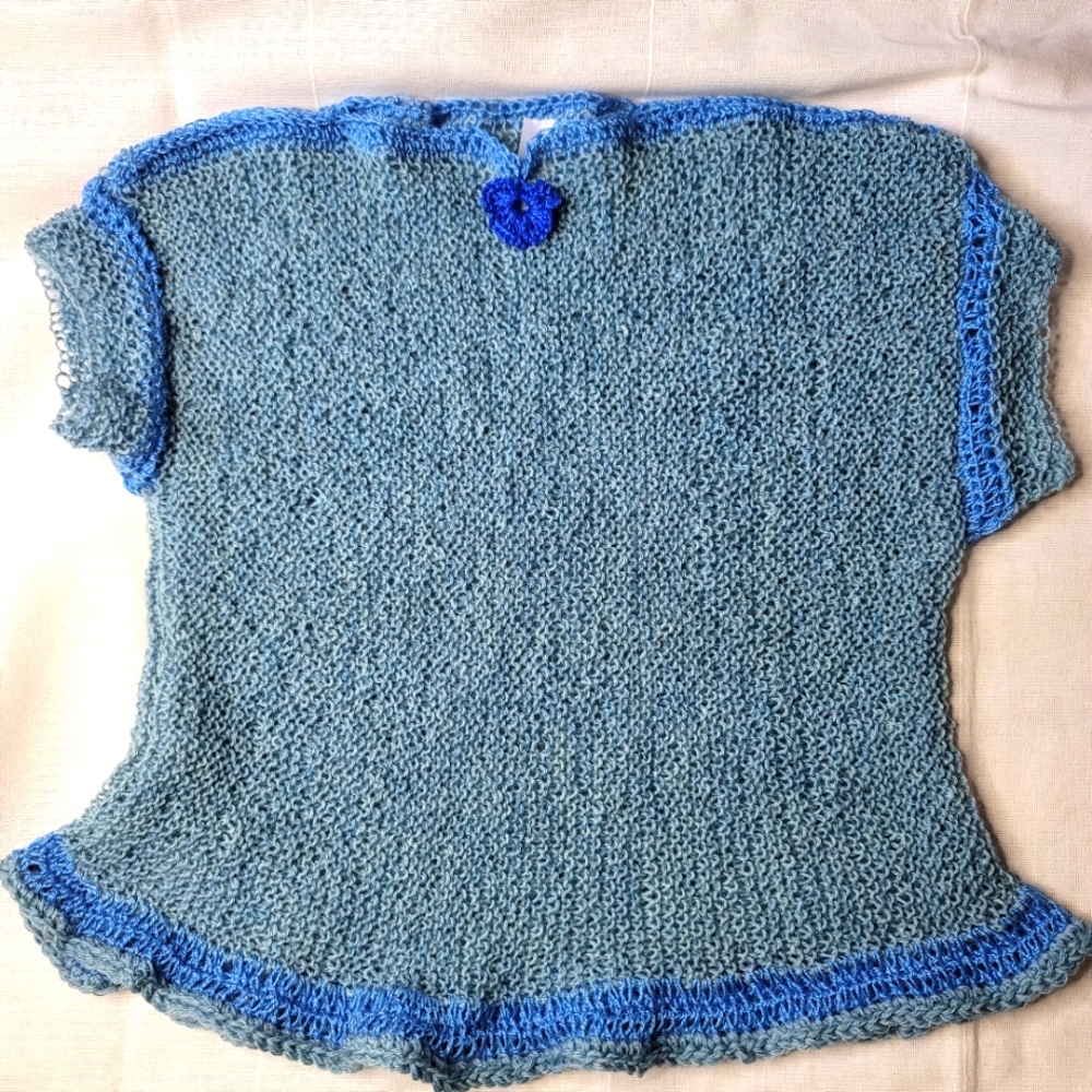Short-sleeved shirt // CROCHET made by hand.  // top quality materials